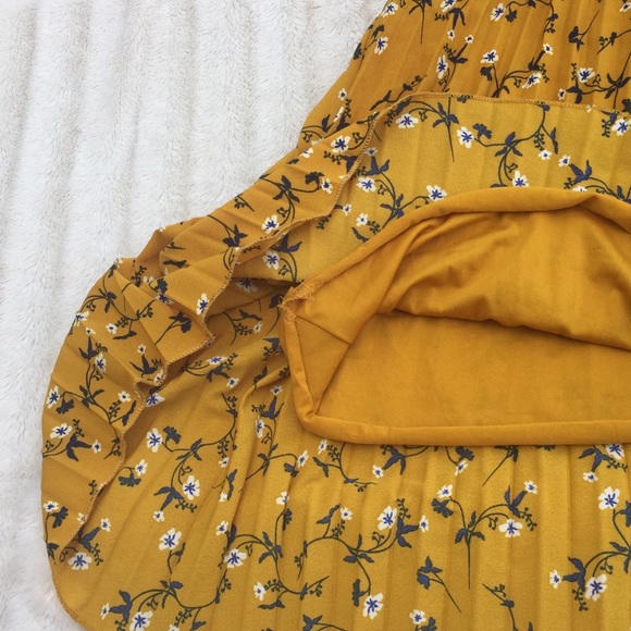 (Andi + James) pleated a-line midi skirt - Picture 5 of 6